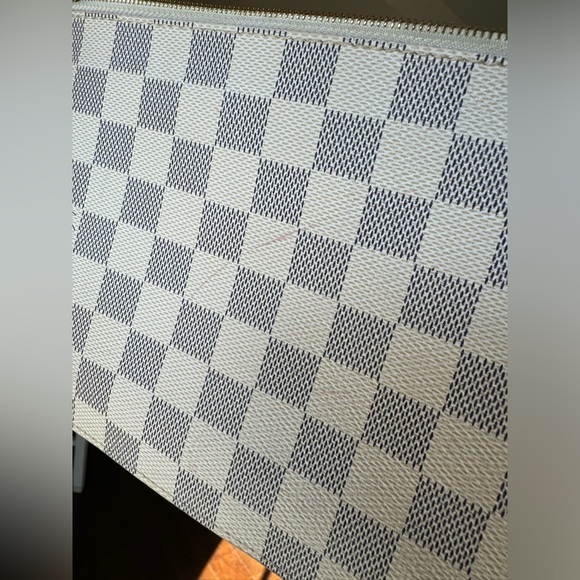 LOUIS VUITTON wristlet purse - Picture 5 of 9